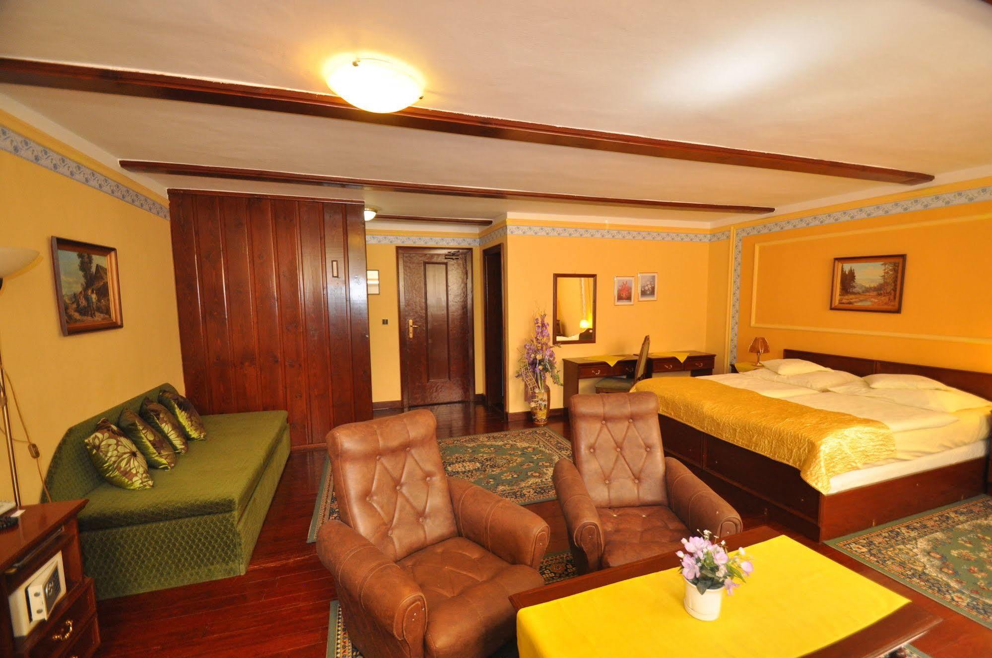 Garni -Hotel Barbakan Левоча Экстерьер фото