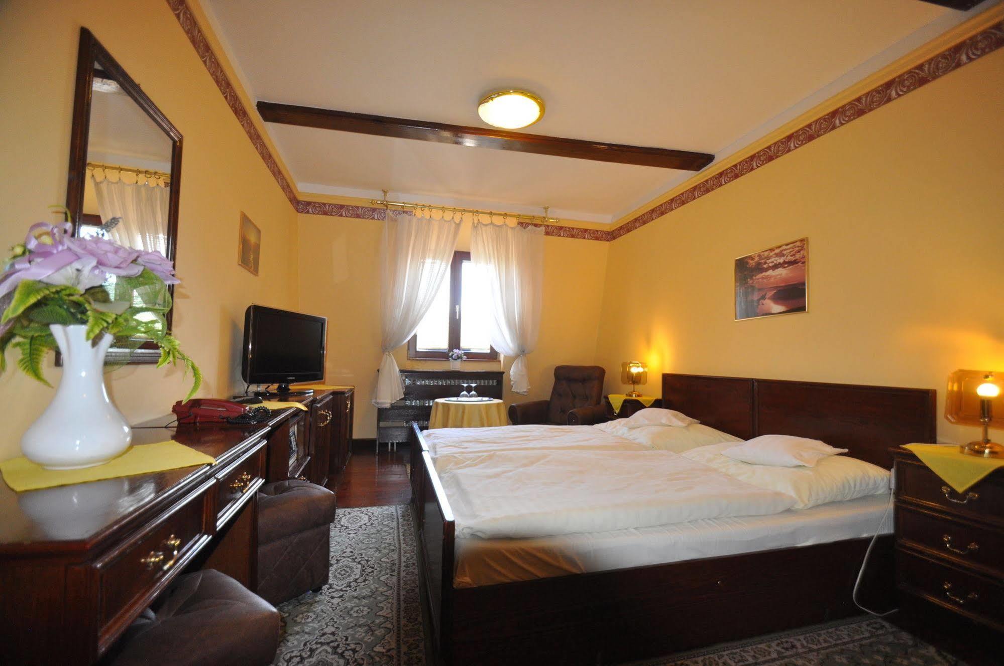 Garni -Hotel Barbakan Левоча Экстерьер фото